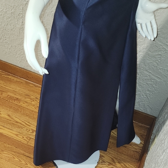 BONED CORSET CLOSED-BACK SATIN GOWN WITH FULL SKIRT AND POCKETS IN MIDNIGHT NAVY - Picture 9 of 9